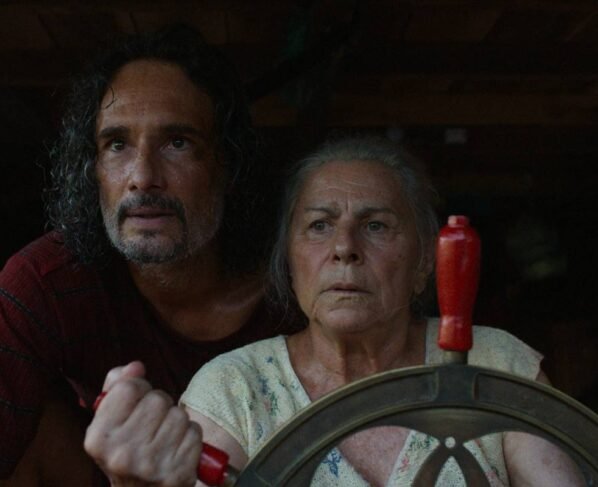 Foto colorida de Rodrigo Santoro no filme O Último Azul - Metrópoles