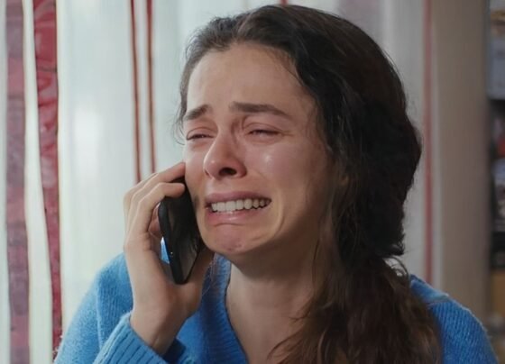 Bahar chorando