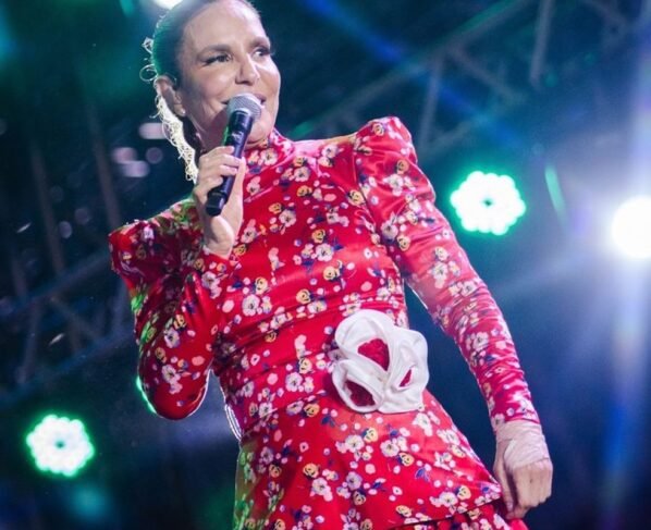 Foto colorida de Ivete Sangalo - Metrópoles