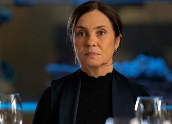 Adriana Esteves como Mércia