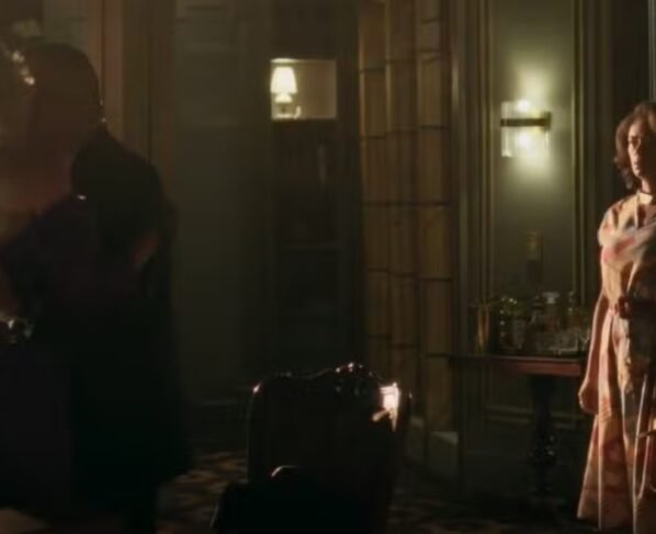 Garota do Momento - Marlene flagra Juliano e Zélia