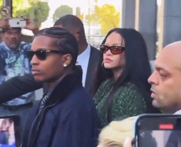 Rihanna e A$AP Rocky deixando o tribunal