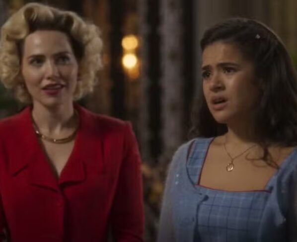 Garota do Momento - Zélia (Leticia Colin) e Bia (Maisa)