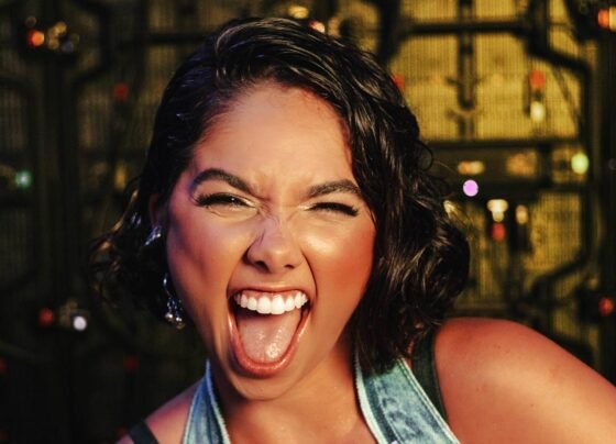 Foto colorida de Bruna Mascarenhas sorrindo - Metrópoles
