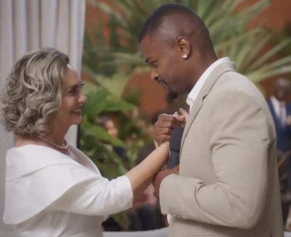 Mania de Você - Berta (Eliane Giardini) e Sirley (David Juniot)