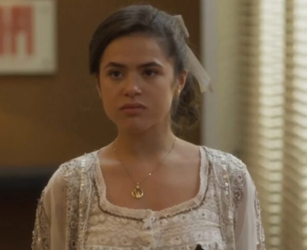 Garota do Momento - Bia (Maisa)