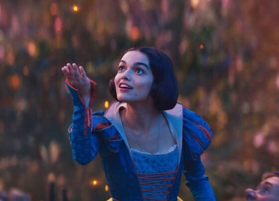 Rachel Zegler em cena de Branca de Neve (2025), da Disney - Metrópoles