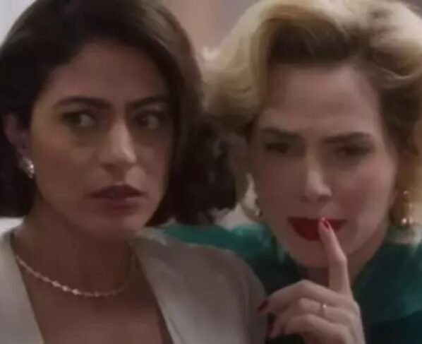 Garota do Momento - Clarice (Carol Castro) e Zélia (Letícia Colin)