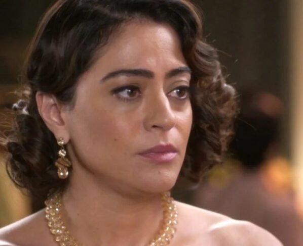 Garota do Momento - Clarice (Carol Castro)