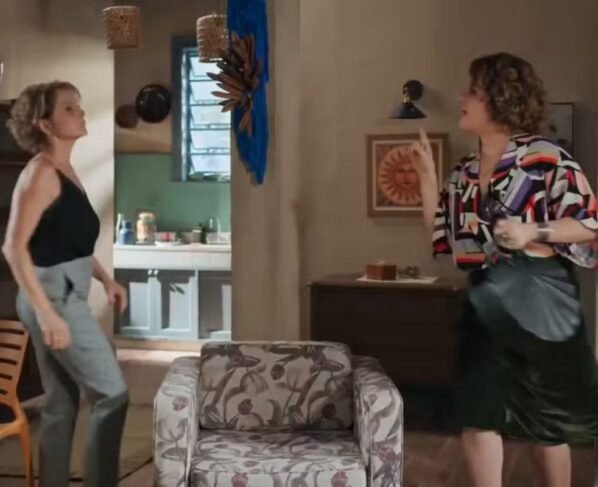 Volta Por Cima - Joyce (Drica Moraes) briga com Violeta (Isabel Teixeira)