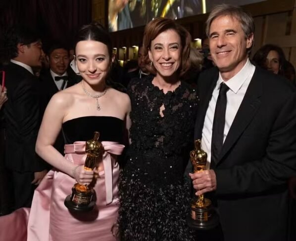 Fernanda Torres pede amor para Mikey Madison após Oscar