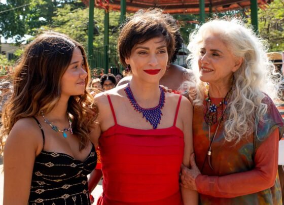 Suzana raspou o cabelo para viver Clara nos cinemas