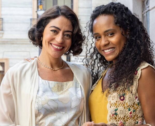 Clarice (Carol Castro) e Beatriz (Duda Santos) em "Garota do Momento"