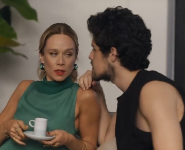 Mania de Você - Isis (Mariana Ximenes) e Tomás (Paulo Mendes)