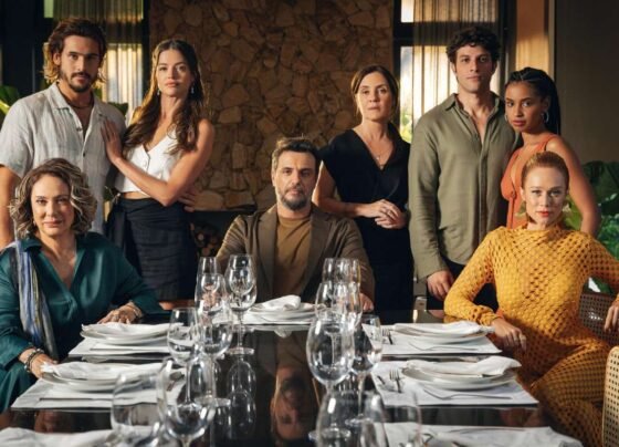 Berta (Eliane Giardini), Rudá (Nicolas Prattes), Luma (Agatha Moreira), Molina (Rodrigo Lombardi), Mércia (Adriana Esteves), Mavi (Chay Suede), Viola (Gabz) e Ísis (Mariana Ximenes) em Mania de Você