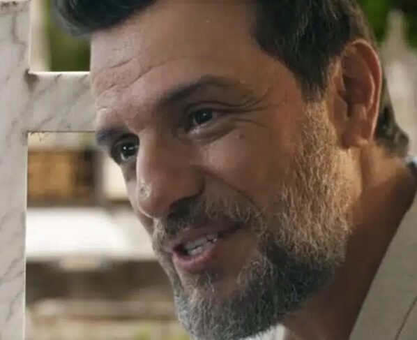 Foto colorida de Molina (Rodrigo Lombardi), em Mania de Você - Metrópoles