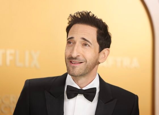 Adrien Brody participa do 31º Screen Actors Guild Awards anual no Shrine Auditorium e Expo Hall em 23 de fevereiro de 2025 em Los Angeles, Califórnia