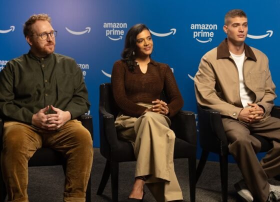 Elenco de Roda do Tempo em passagem pelo Brasil na CCXP em dezembro de 2024