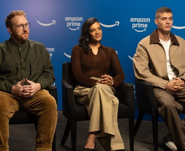 Elenco de Roda do Tempo em passagem pelo Brasil na CCXP em dezembro de 2024