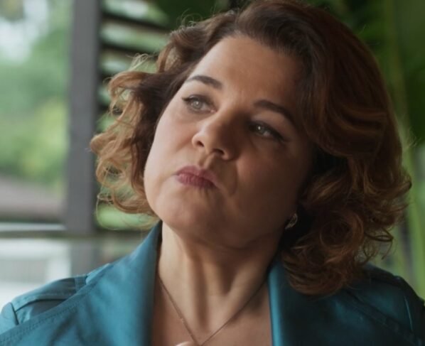 Violeta (Isabel Teixeira) - Volta por Cima