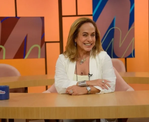 Cissa Guimarães apresenta o Sem Censura. Foto: TV Brasil