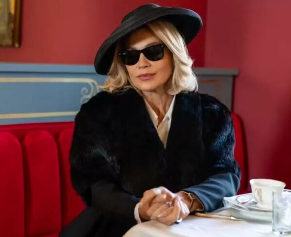 Sandra (Flávia Alessandra) retornando em