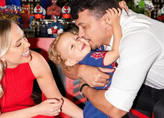 Filho de Tata Estaniecki e Júlio Cocielo recebe alta após uma semana internado