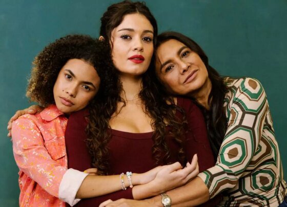 Joélly (Alana Cabral), Gerluce (Sophie Charlotte) e Lígia (Dira Paes) em