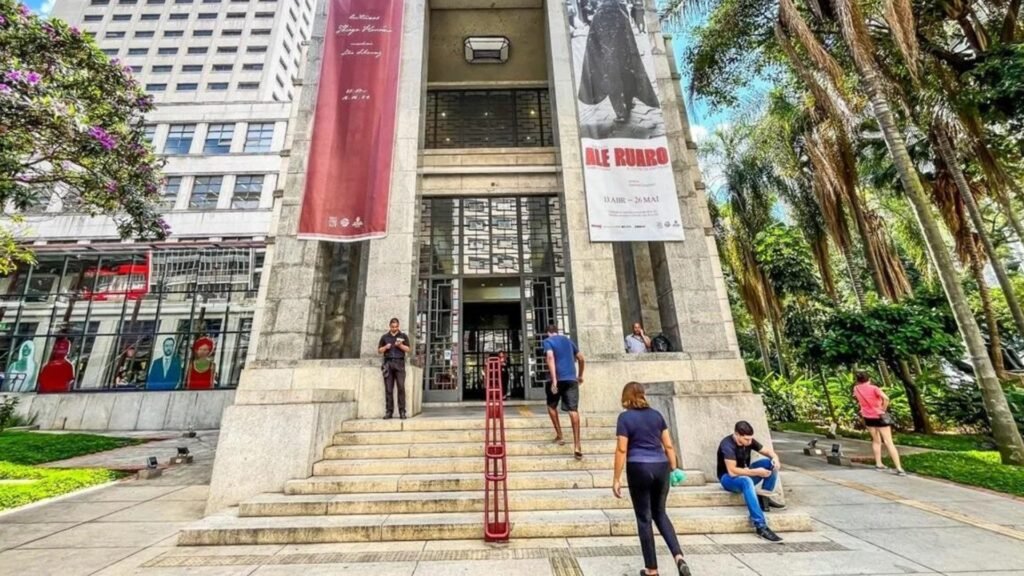 Homens armados invadem Biblioteca Mário de Andrade e levam obras de arte (Divulgação)