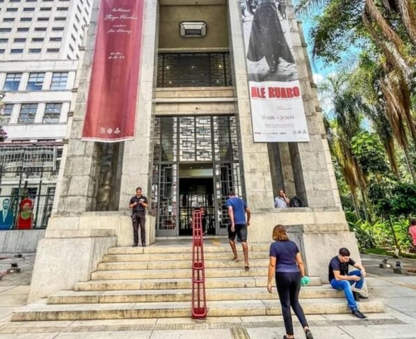 Homens armados invadem Biblioteca Mário de Andrade e levam obras de arte (Divulgação)