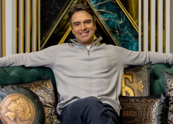 Tadeu Schmidt na casa do 'BBB 26' - Reprodução/Globo