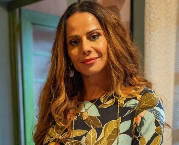 Consuelo (Viviane Araújo)