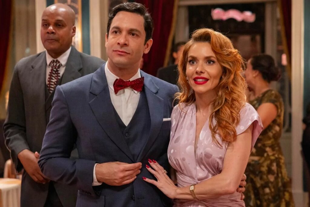 Tamires (Monique Alfradique) com Celso (Rainer Cadete) em Êta Mundo Melhor