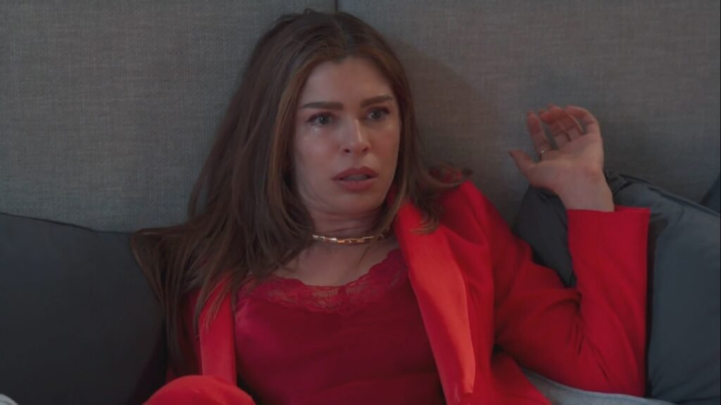 Arminda (Grazi Massafera) de Três Graças