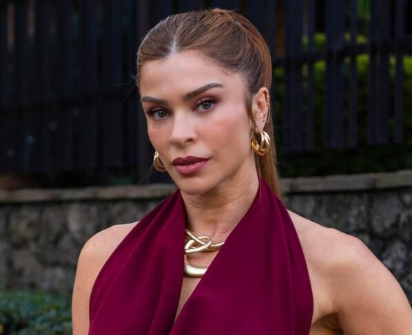 Arminda (Grazi Massafera) em Três Graças