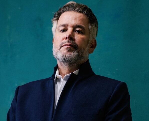 Santiago Ferette (Murilo Benício) em