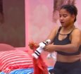 BBB 26: Milena passa geleca nas roupas de Cowboy -